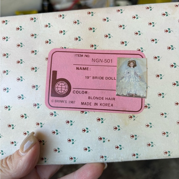 Vintage 1987 Porcelain Bride Doll - Picture 4 of 5